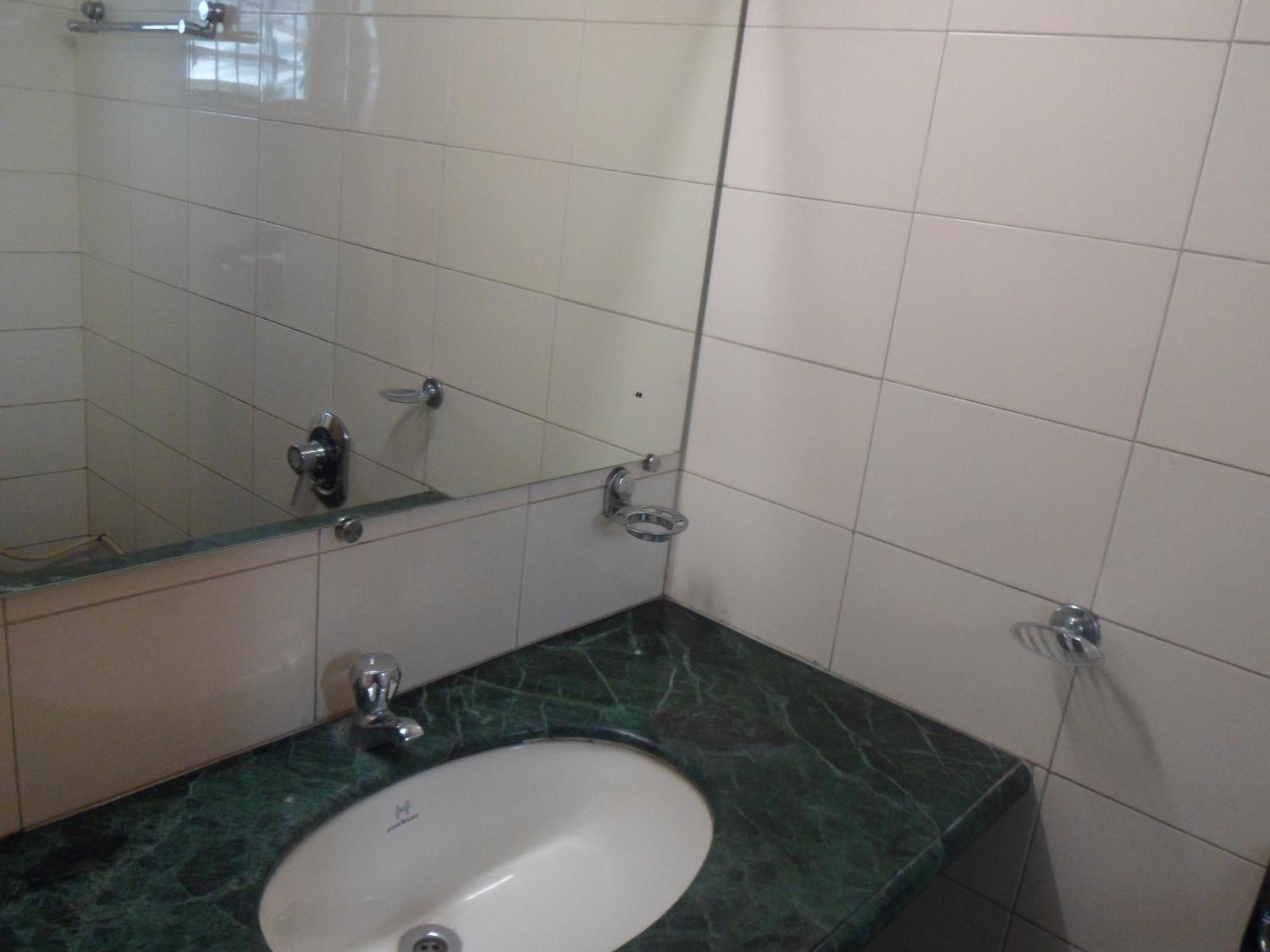 Hotel Pooja International Nashik Værelse billede